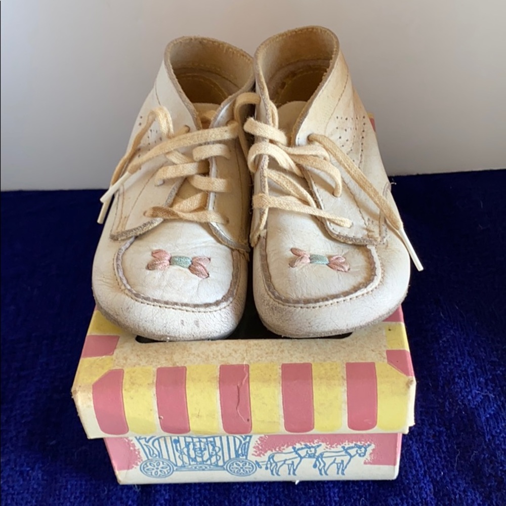1960’s leather soft sole leather baby shoes in box